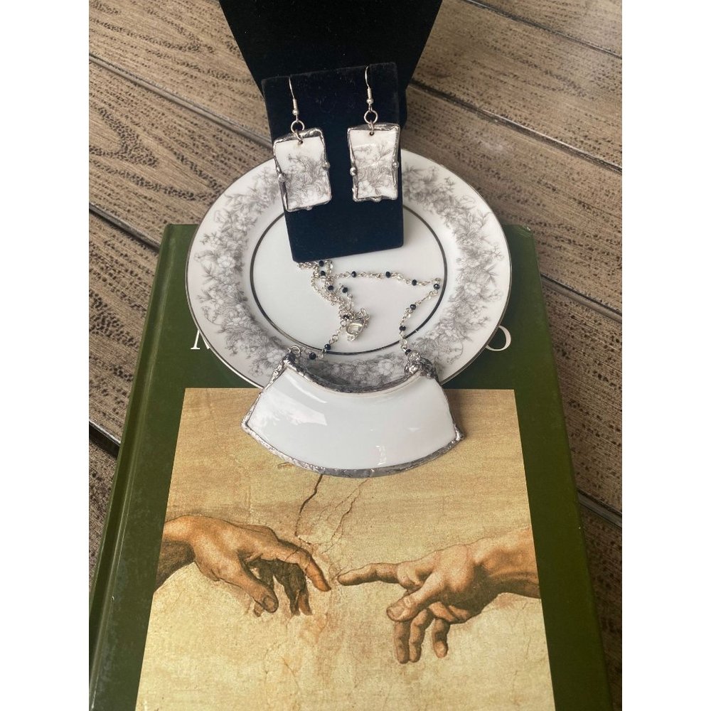 Broken China Hand Crafted Necklace & Earrings Encased in Silver Blend  Metalwork - Picture 7 of 13